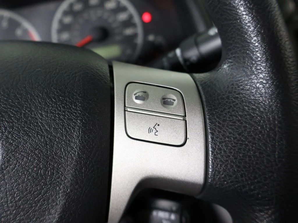 Used 2011 Silver Toyota LE image 34