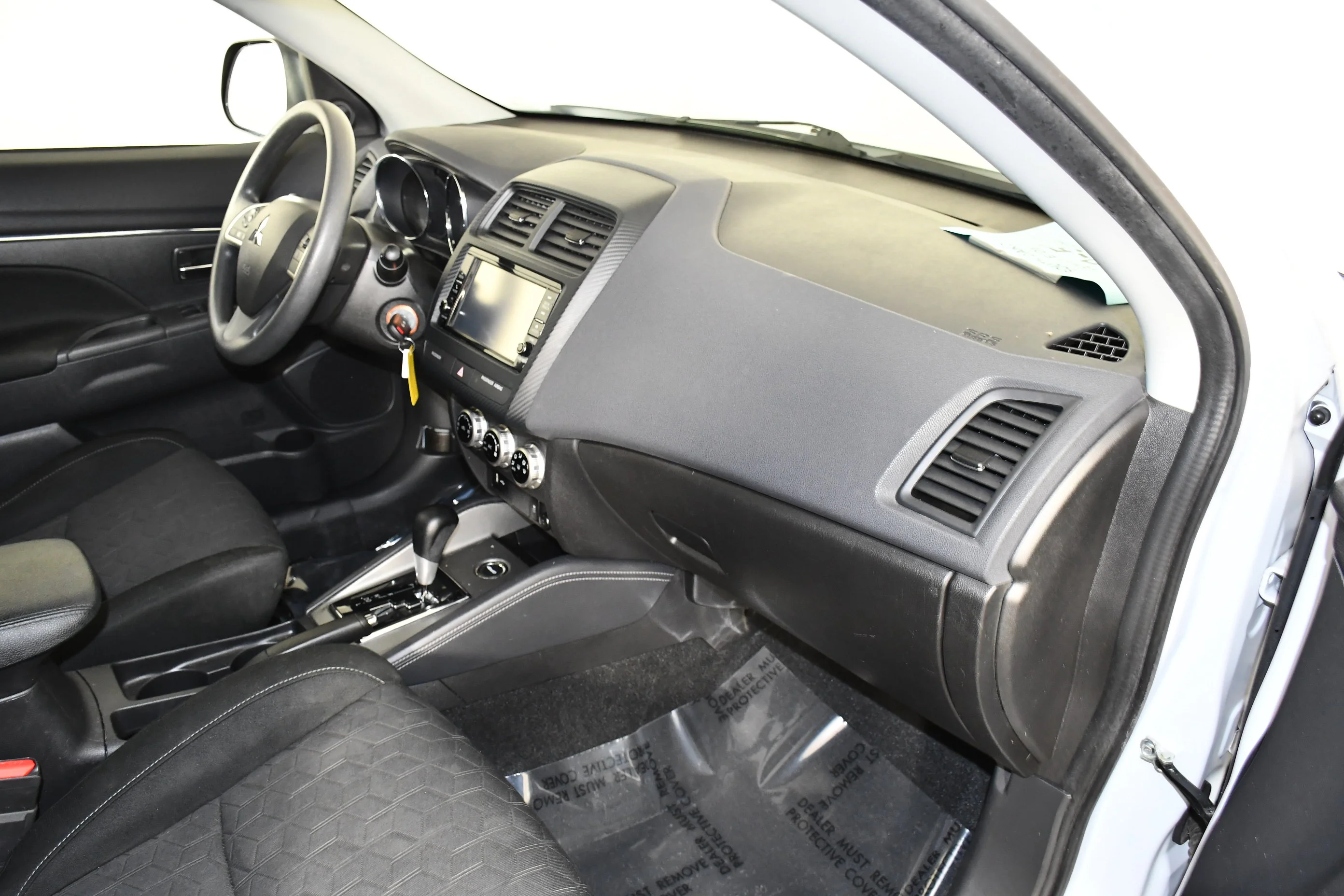 Used 2022 White Diamond Mitsubishi ES image 40