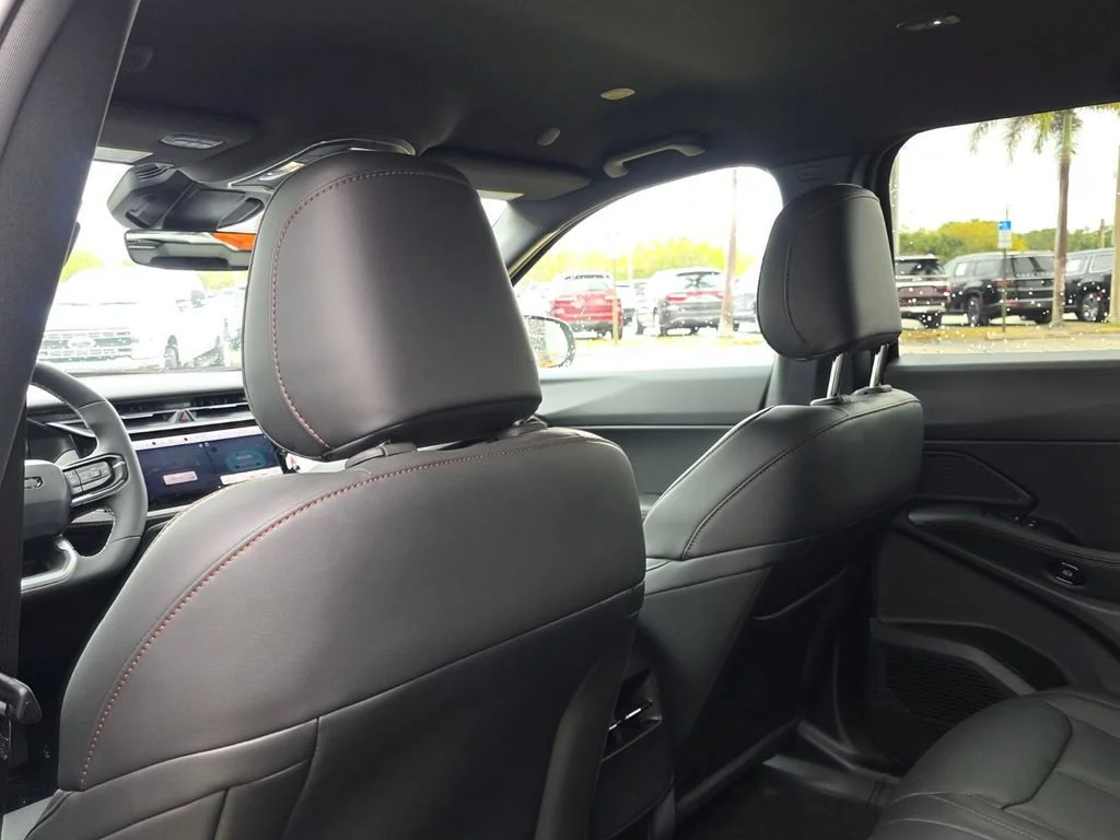 New 2026 Diamond Black Crystal Pearlcoat Jeep Limited image 10