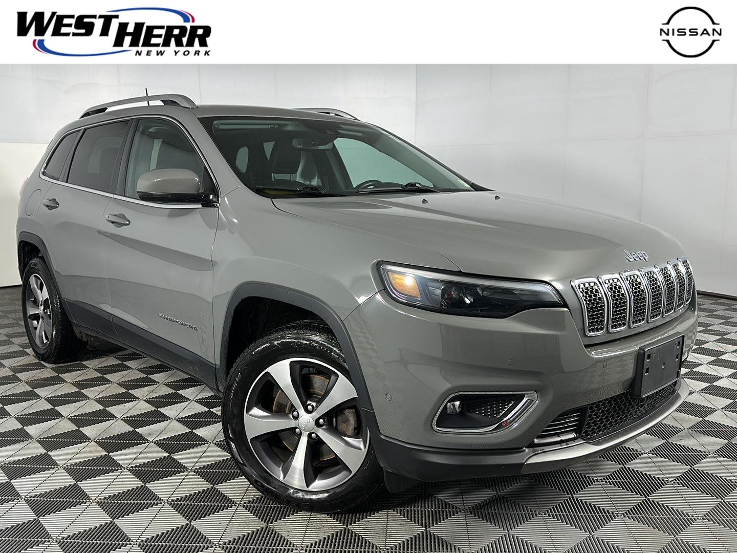 Used 2021 Sting-Gray Clearcoat Jeep Limited image 1