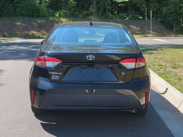 Used 2022 Black Toyota L image 12