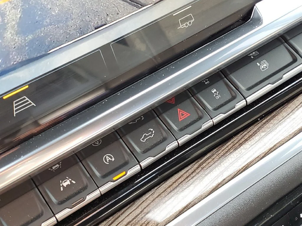 New 2026 Sterling Gray Metallic Chevrolet LT (2FL) image 17
