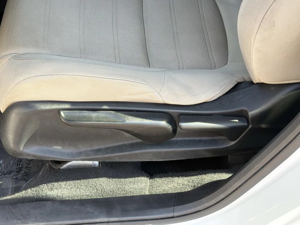 Used 2019 Platinum White Pearl Honda LX image 21