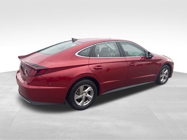 Used 2023 Red Hyundai SE image 5