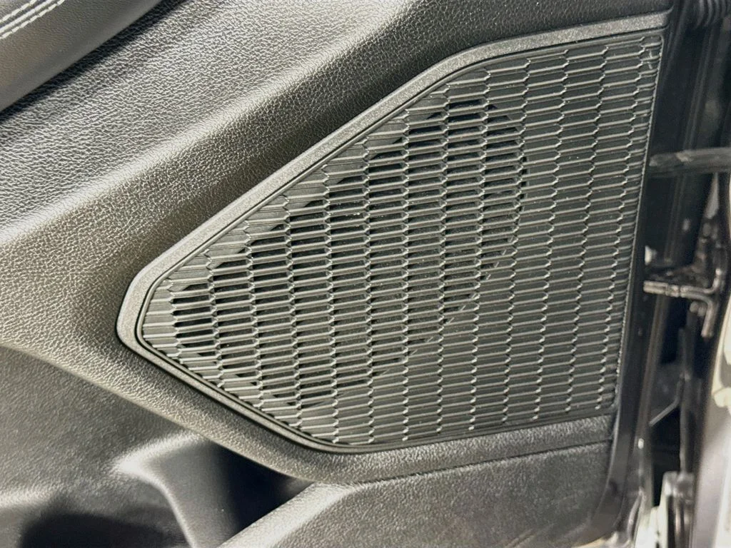 Used 2023 Gray Jeep Limited image 19