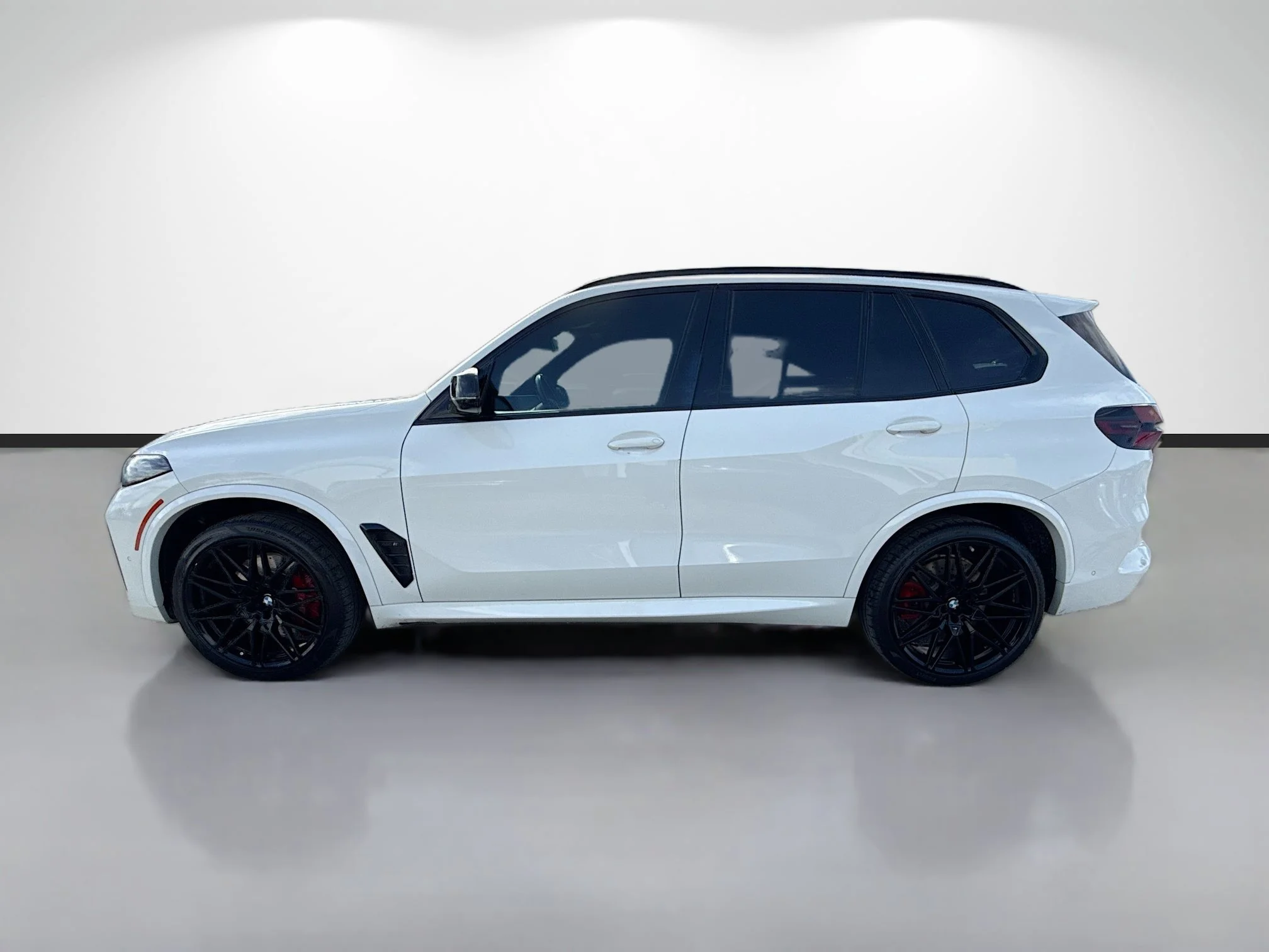 Used 2024 Alpine White BMW Competition image 6