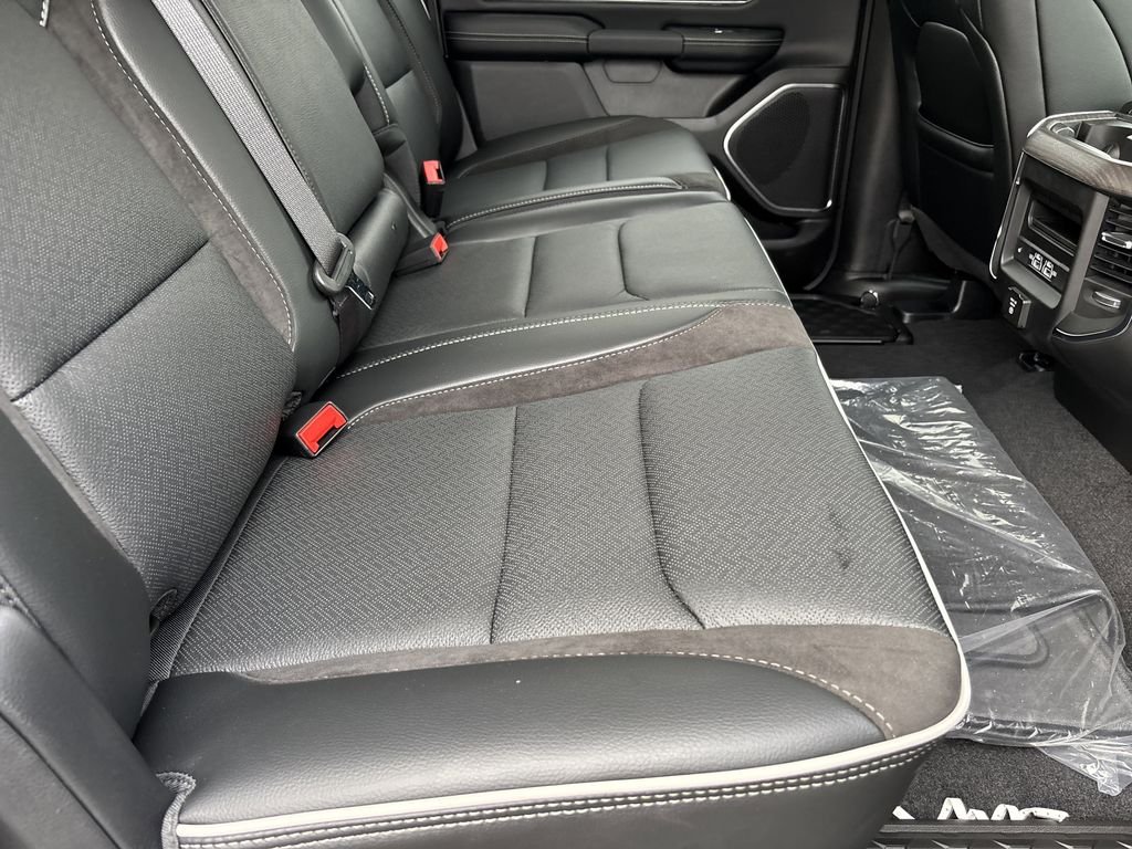 New 2026 Diamond Black Crystal Pearl-Coat Exterior Paint RAM Laramie image 32