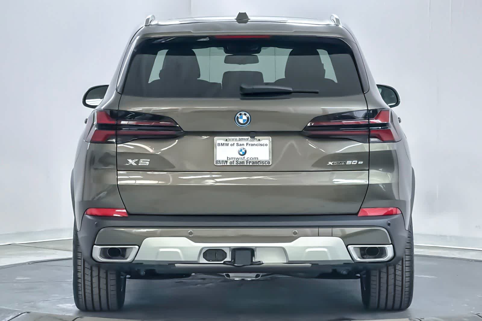 New 2026 Manhattan Green Metallic BMW xDrive50e image 7