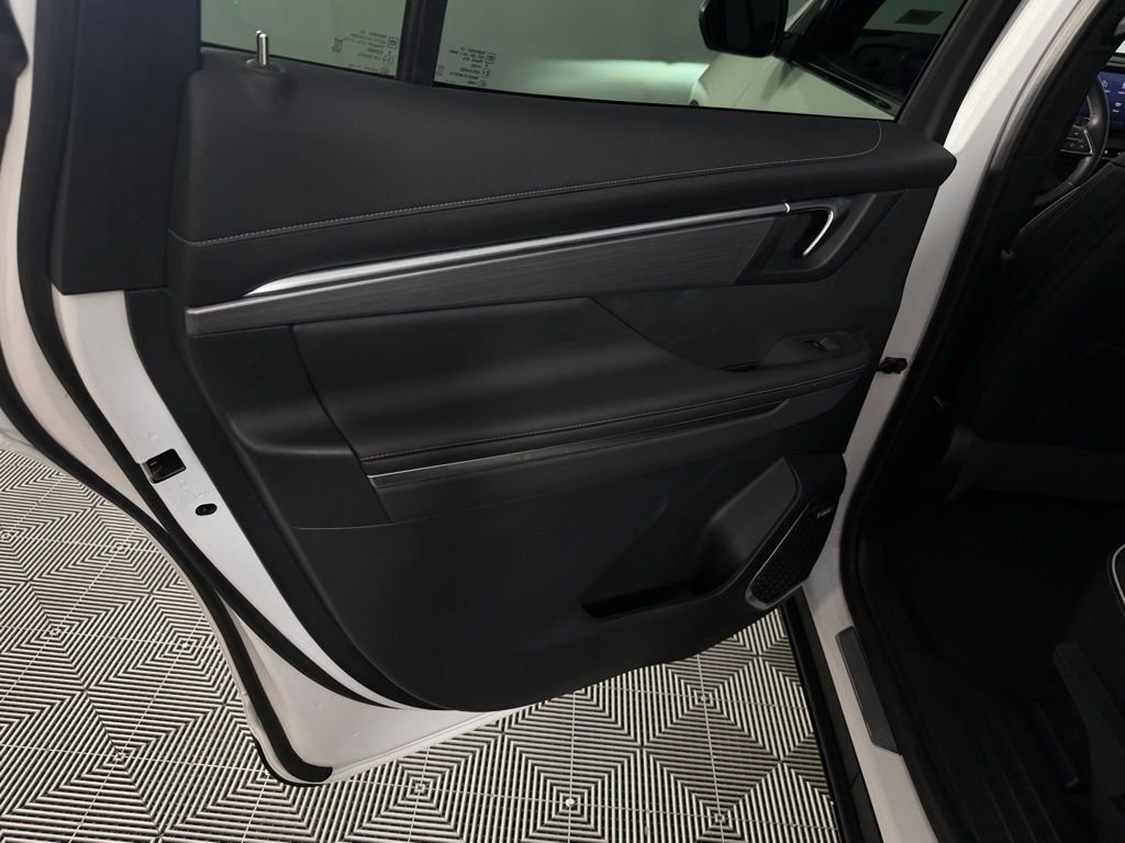 Used 2025 Summit White Buick Preferred image 25