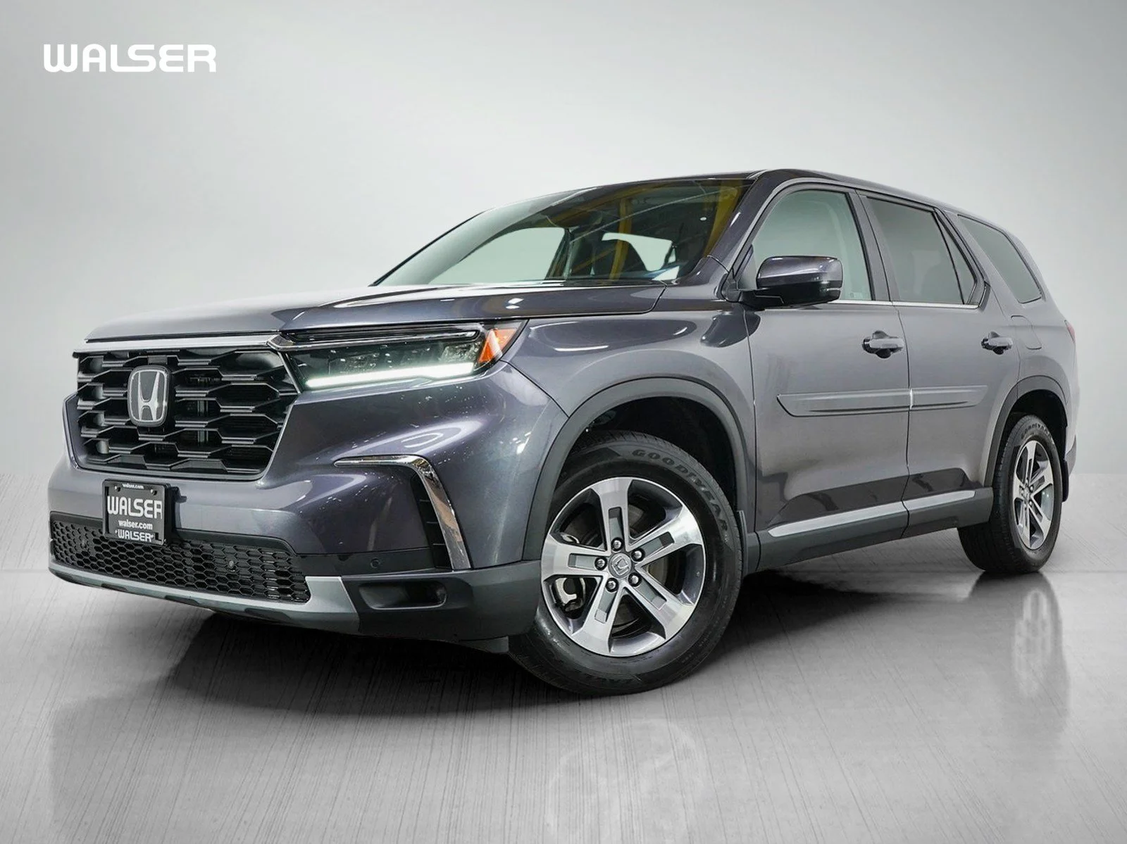 Used 2023  Honda EX-L image 1