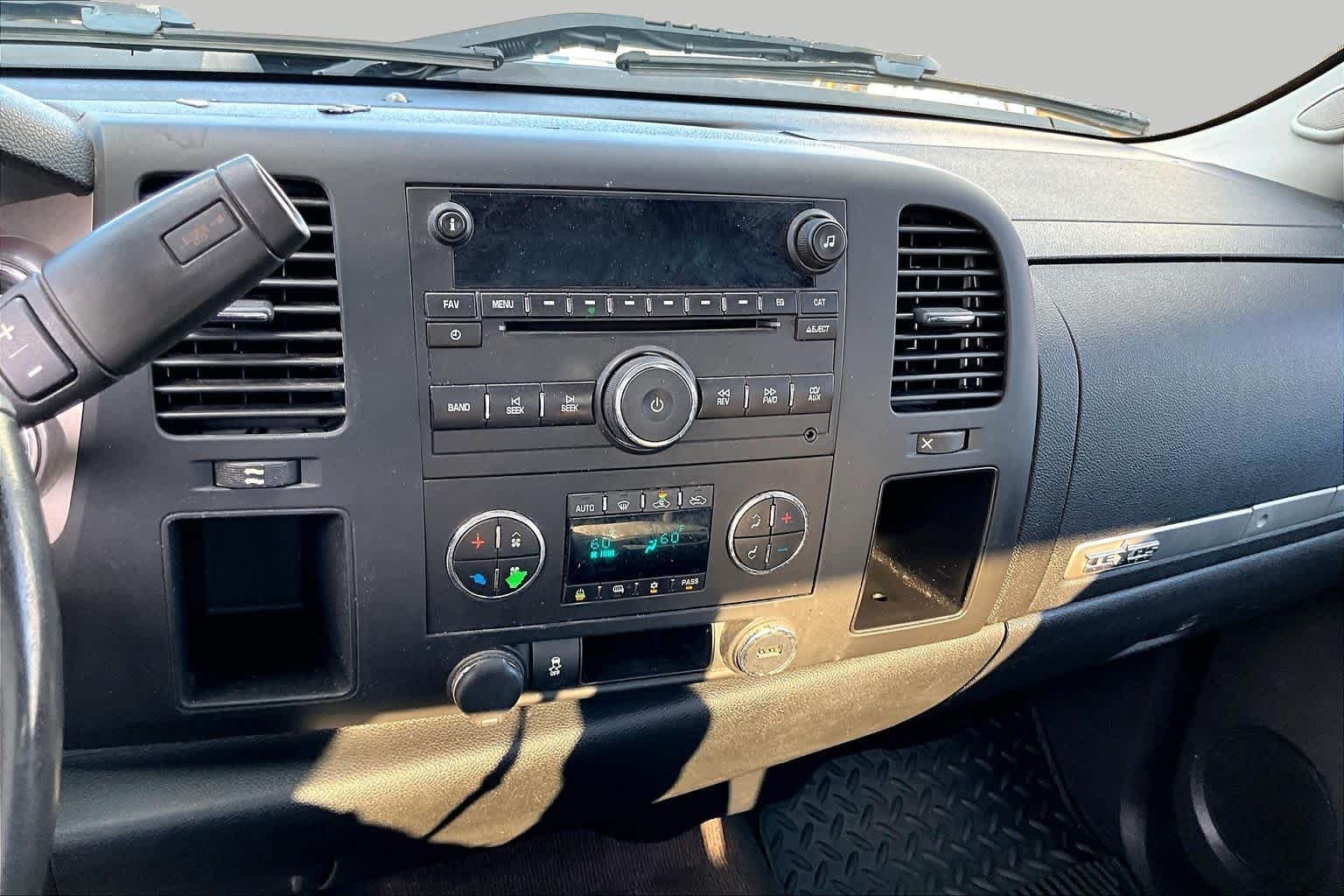 Used 2013 Onyx Black GMC SLE image 29