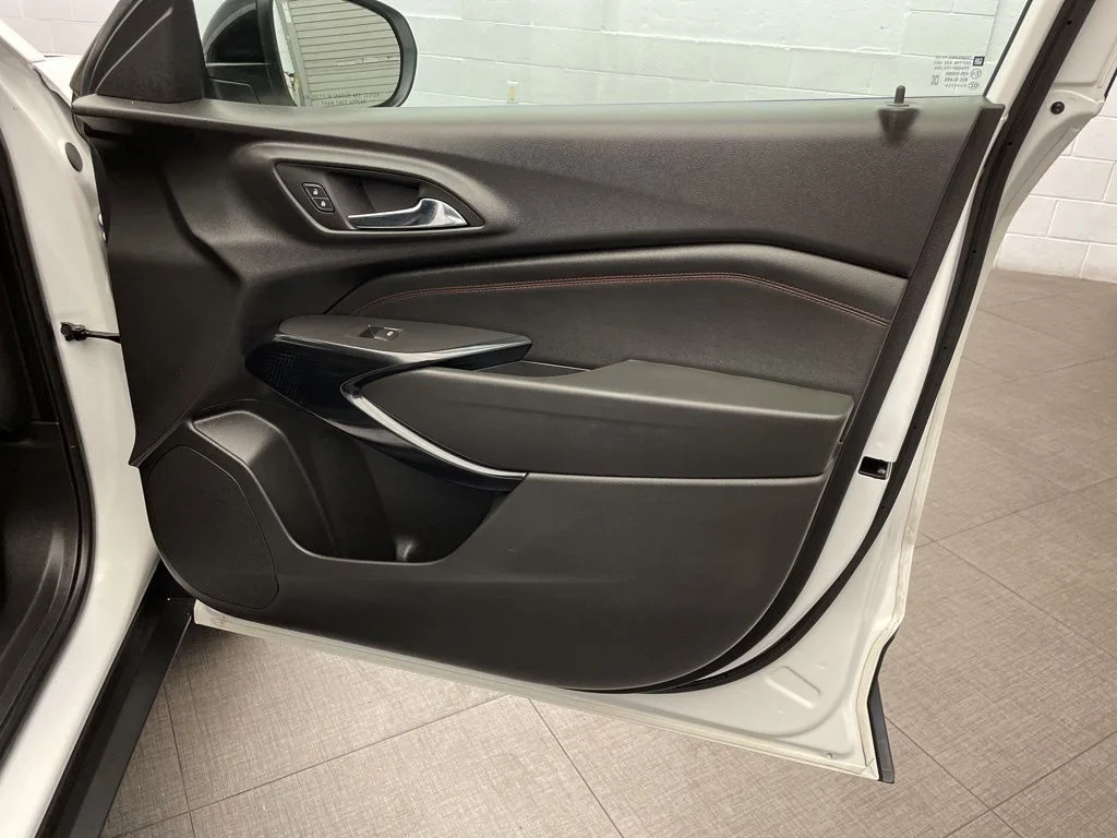 Used 2024 White Chevrolet 2RS image 27