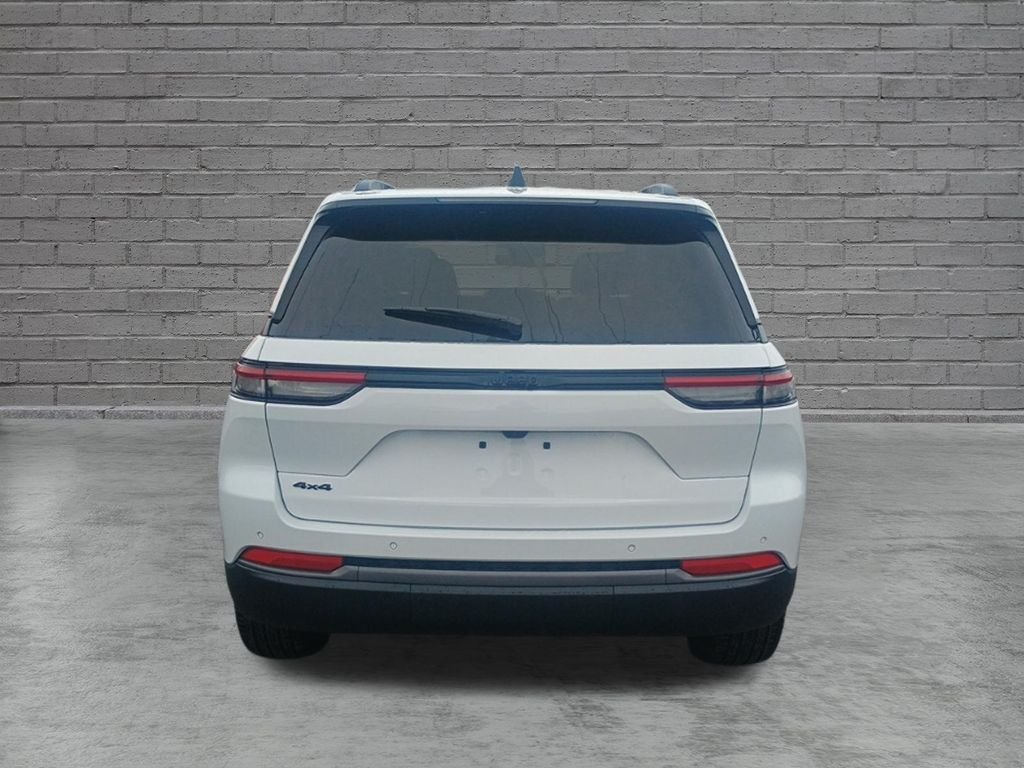 New 2026 Bright White Clear-Coat Exterior Paint Jeep Limited image 6