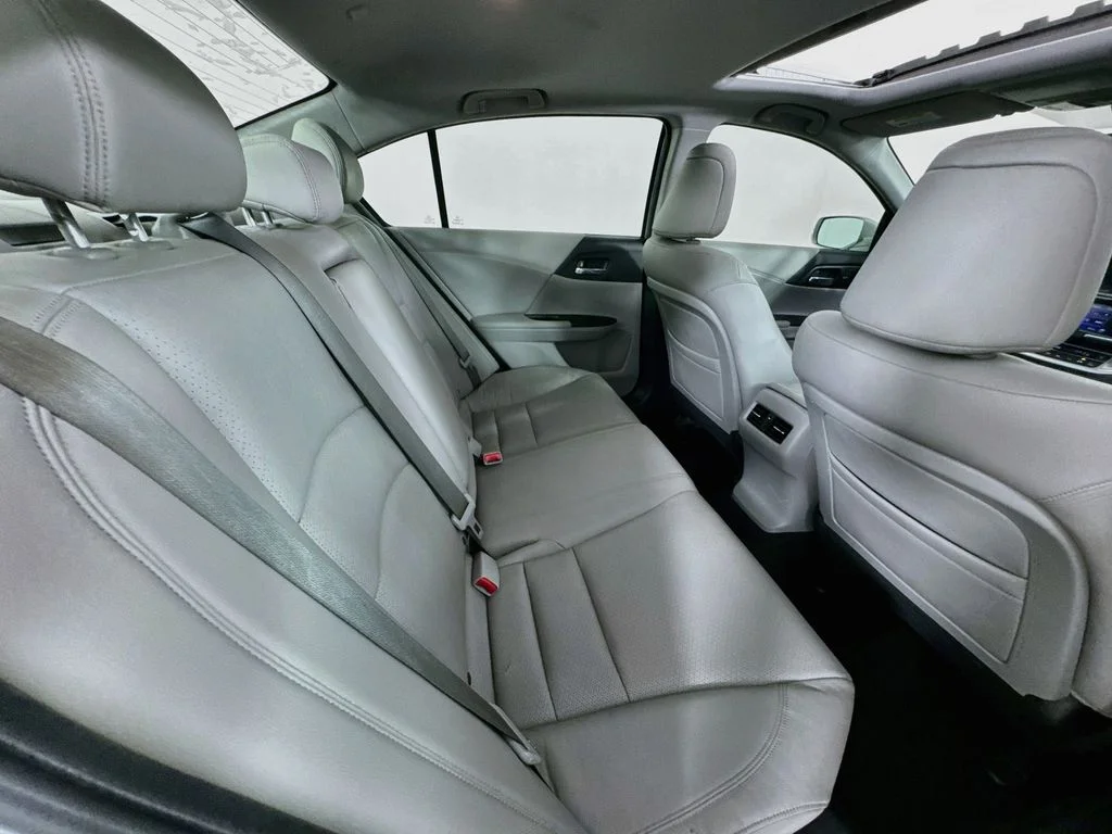 Used 2014 Silver Honda EX-L image 33