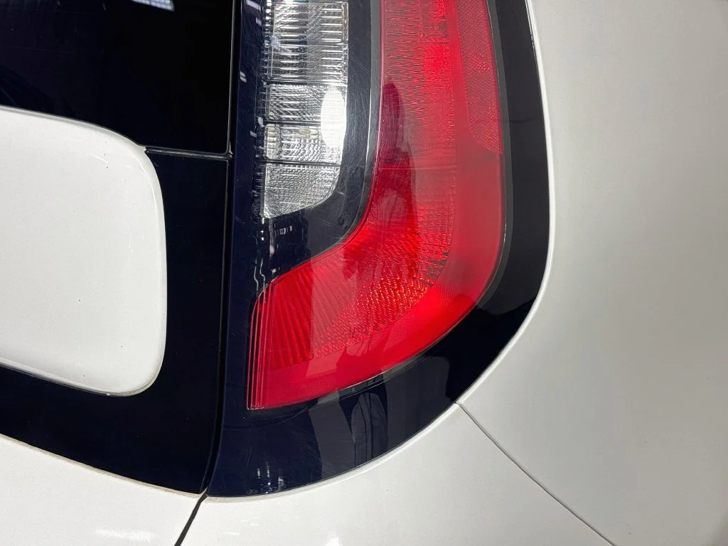 Used 2016 White Kia Base image 27