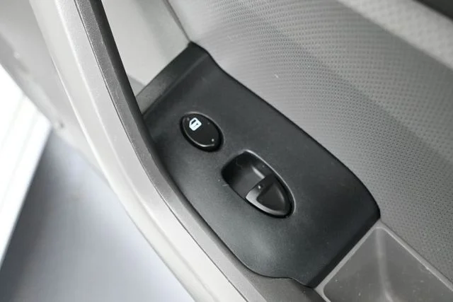 Used 2009 White Honda LX image 34