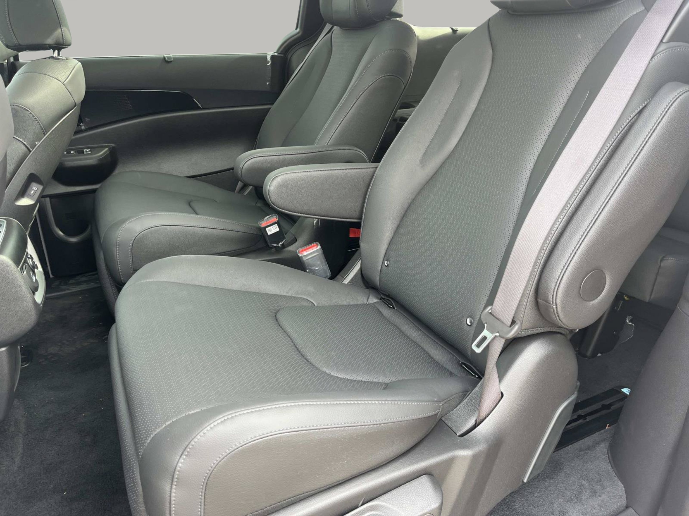 New 2027 Ceramic Silver Kia SX Prestige image 20