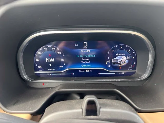 Used 2023 IRIDESCENT PEARL TRICOAT Chevrolet Premier image 30