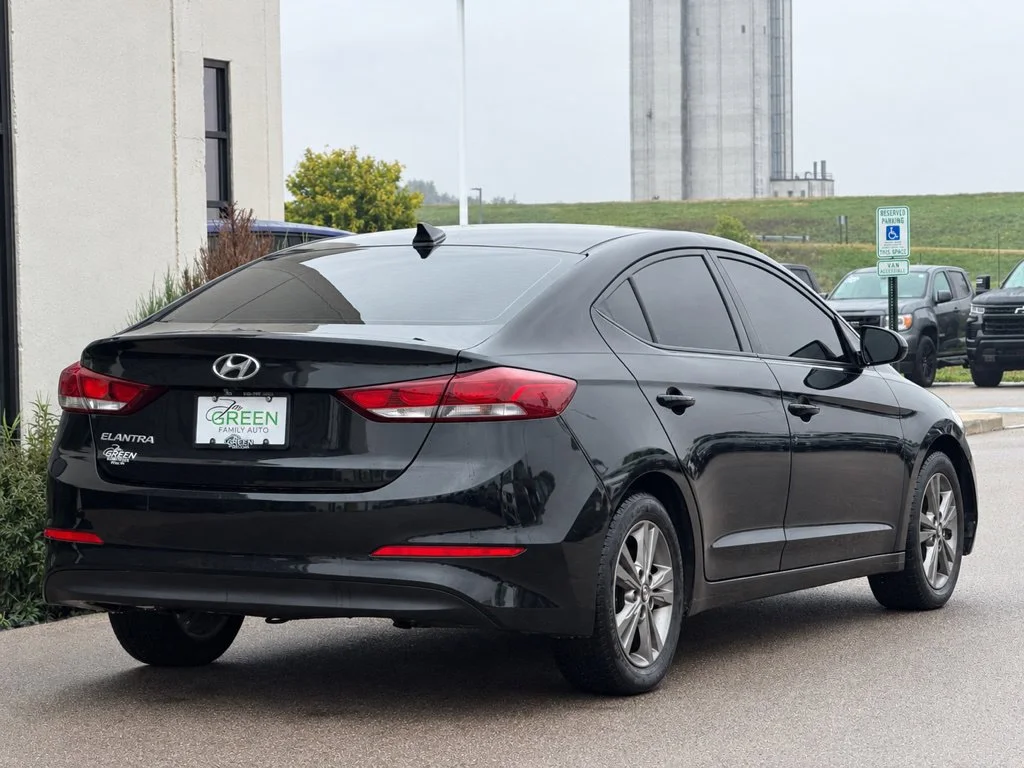 Used 2018 Black Hyundai SEL image 5