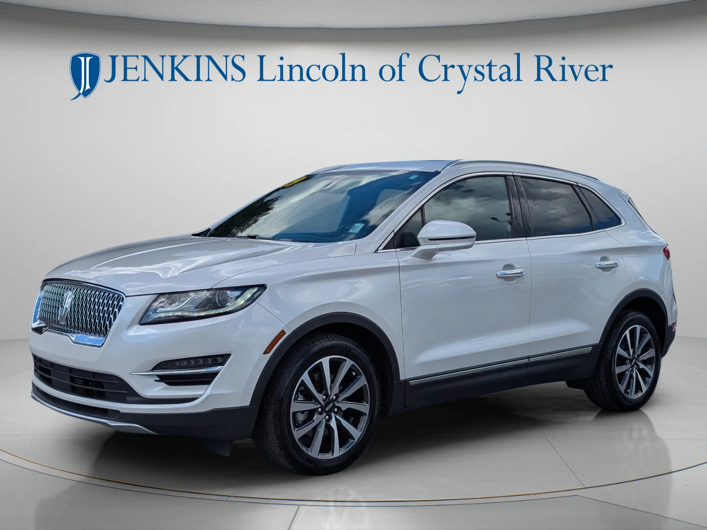 Used 2019 White Platinum Clearcoat Metallic Lincoln Reserve image 11