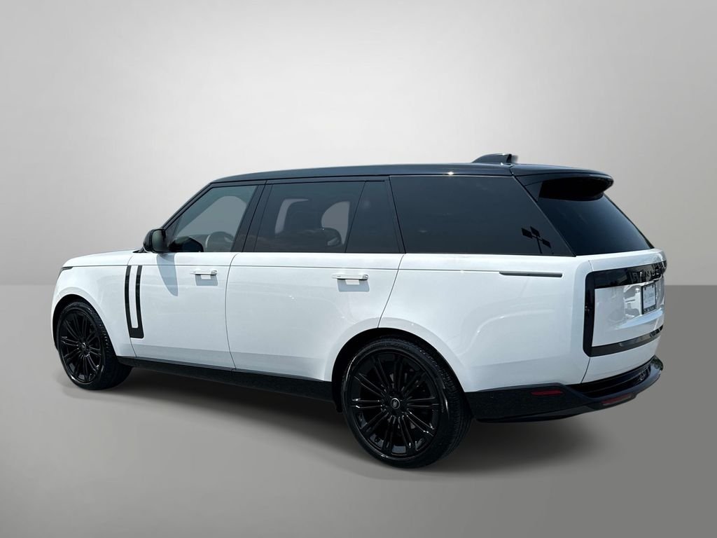 Used 2024 White Land Rover SE image 28