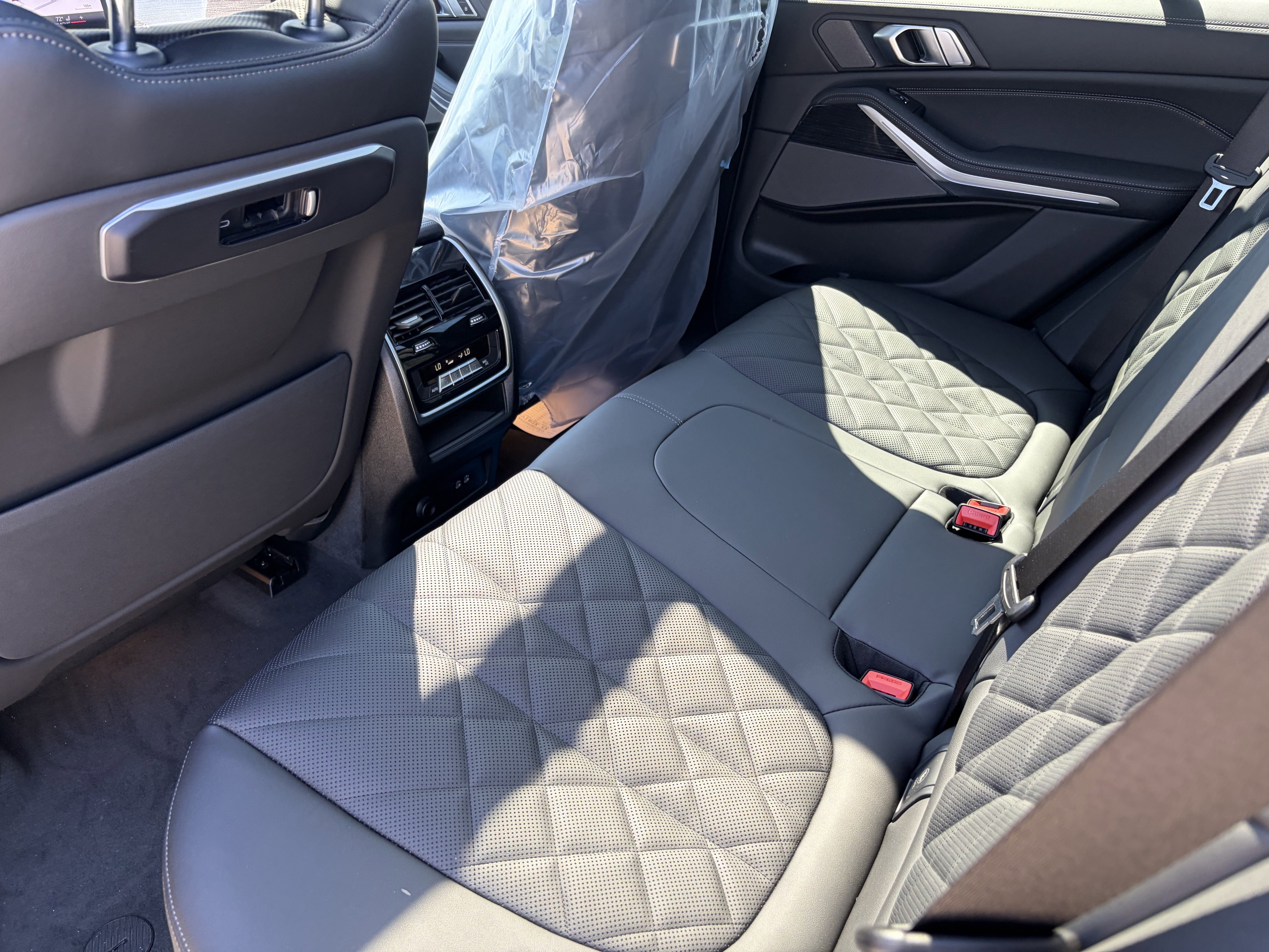 New 2026 Dravit Grey Metallic BMW xDrive40i image 15