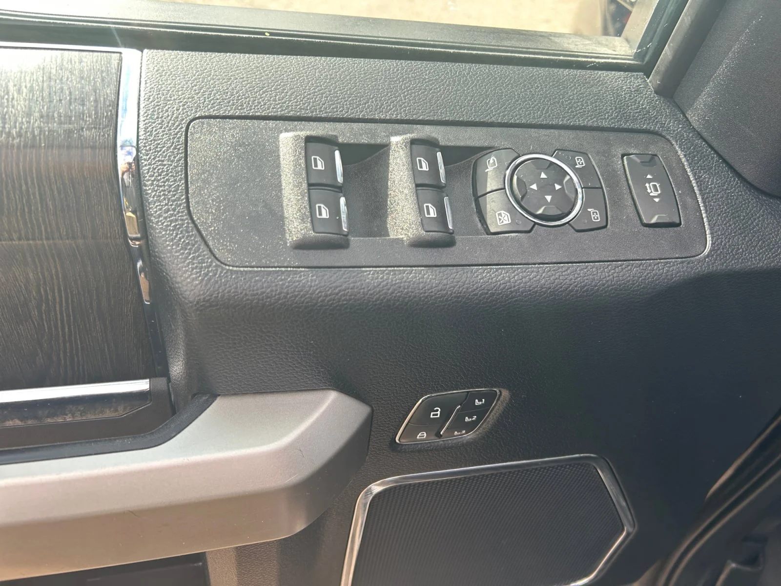Used 2020 BLACK Ford LARIAT Dually Low Kms image 17
