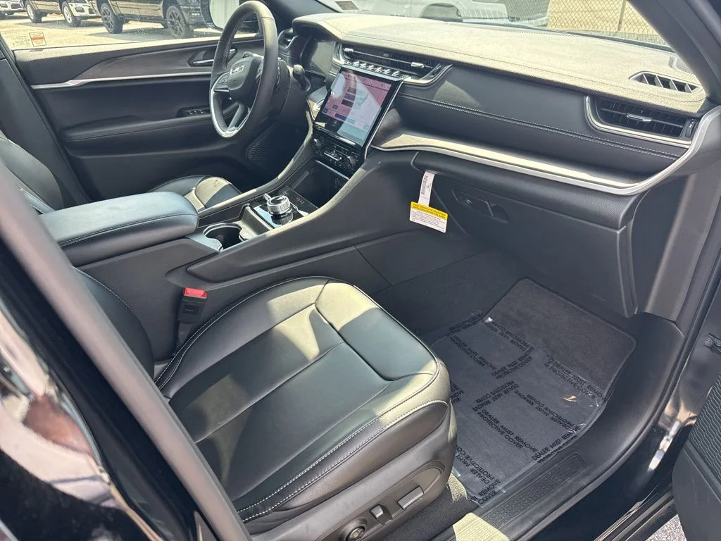 Used 2025 Black Jeep Limited image 16