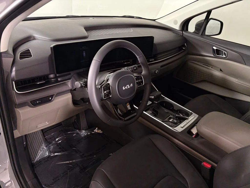 New 2026 Ceramic Silver Kia EX image 17