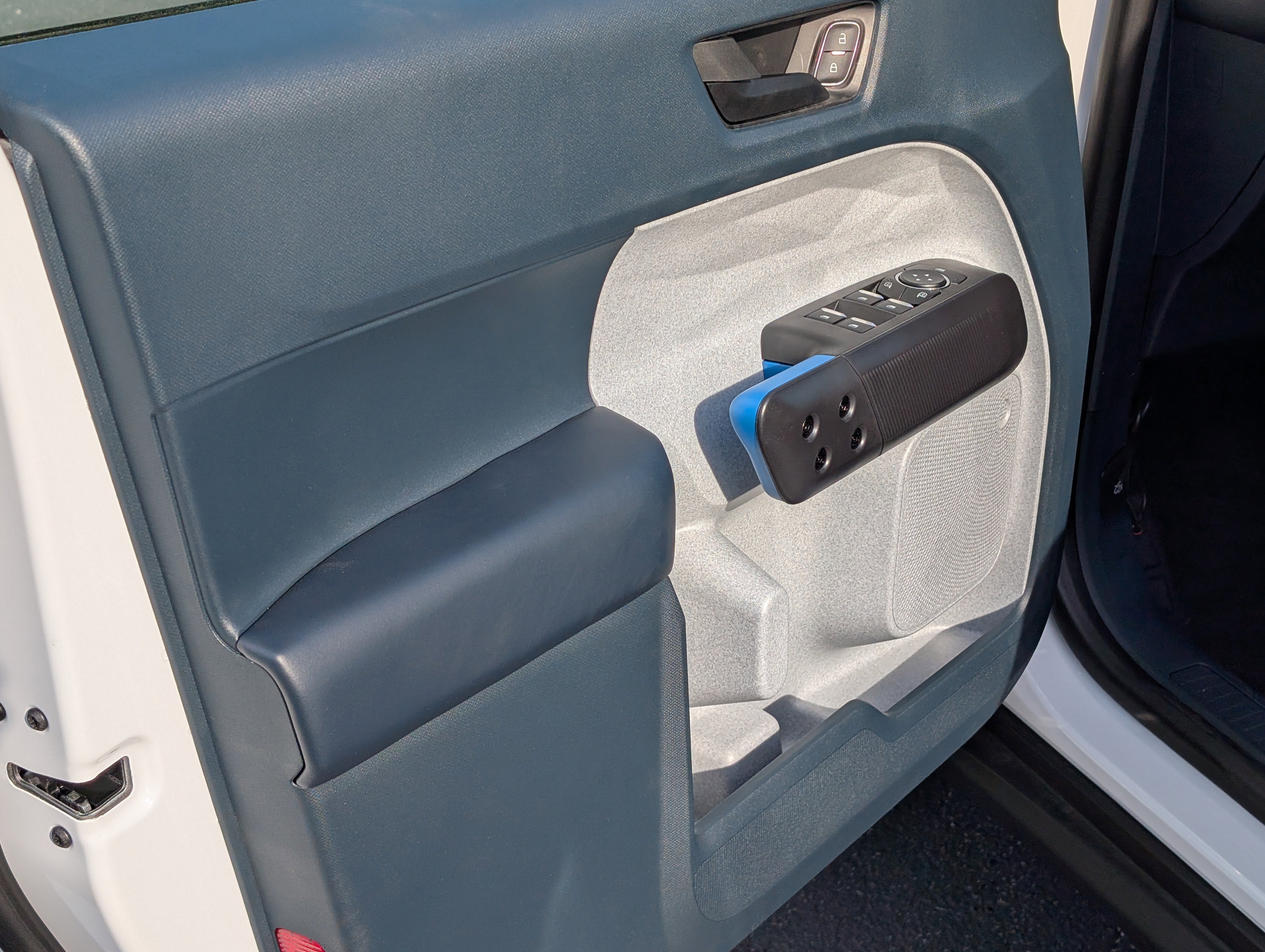 New 2026 Oxford White FORD XLT image 16