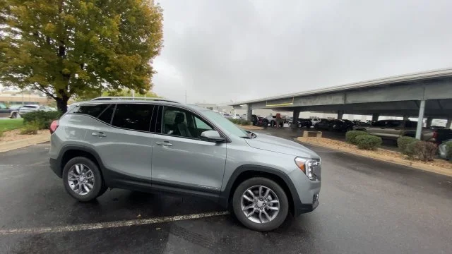 Used 2024 Silver GMC SLT image 9