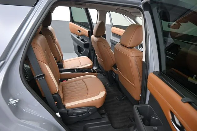 New 2026 Boulder Gray Pearl Nissan Platinum image 15