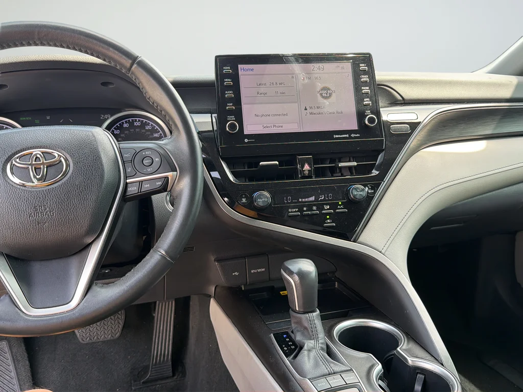 Used 2022 Silver Toyota XLE image 10