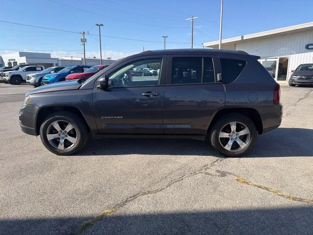 Used 2017 Gray Jeep Latitude image 9