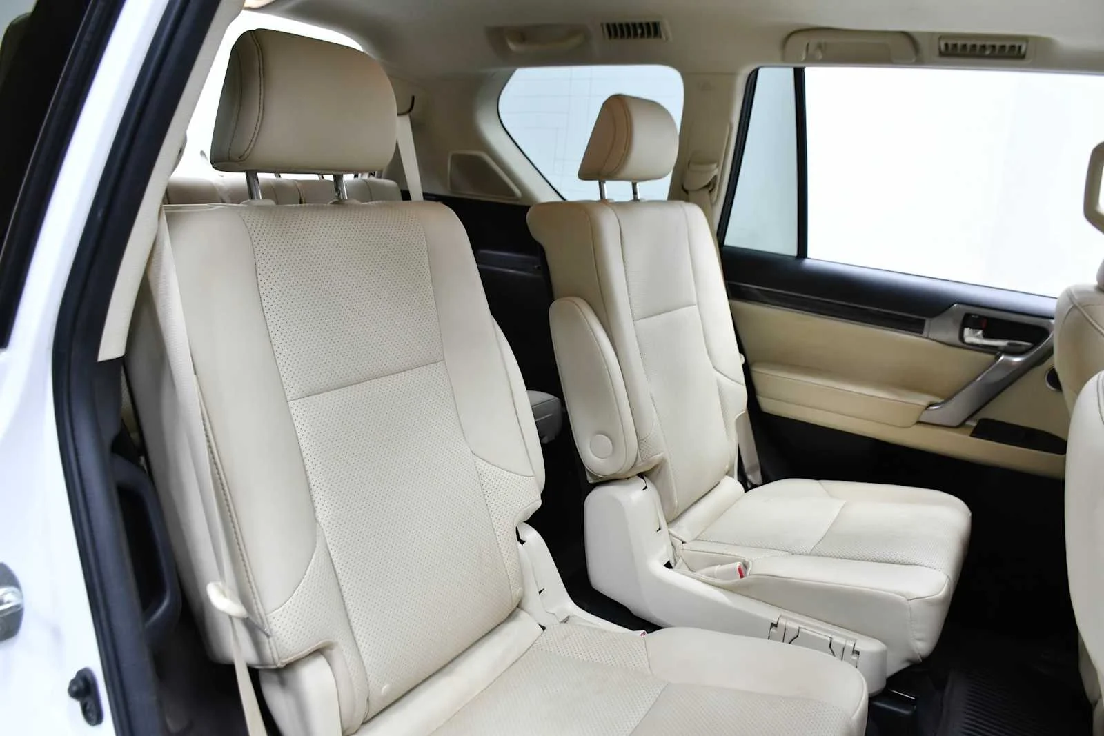 Used 2022 Starfire Pearl Lexus Luxury image 27