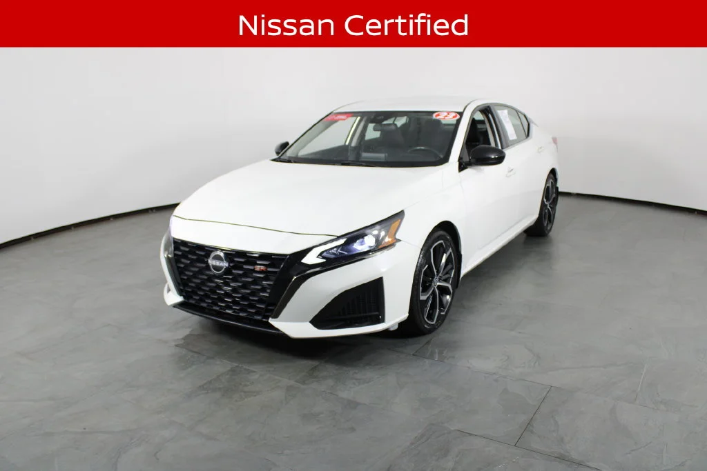 Certified Used 2023 White Nissan 2.5 SR image 2
