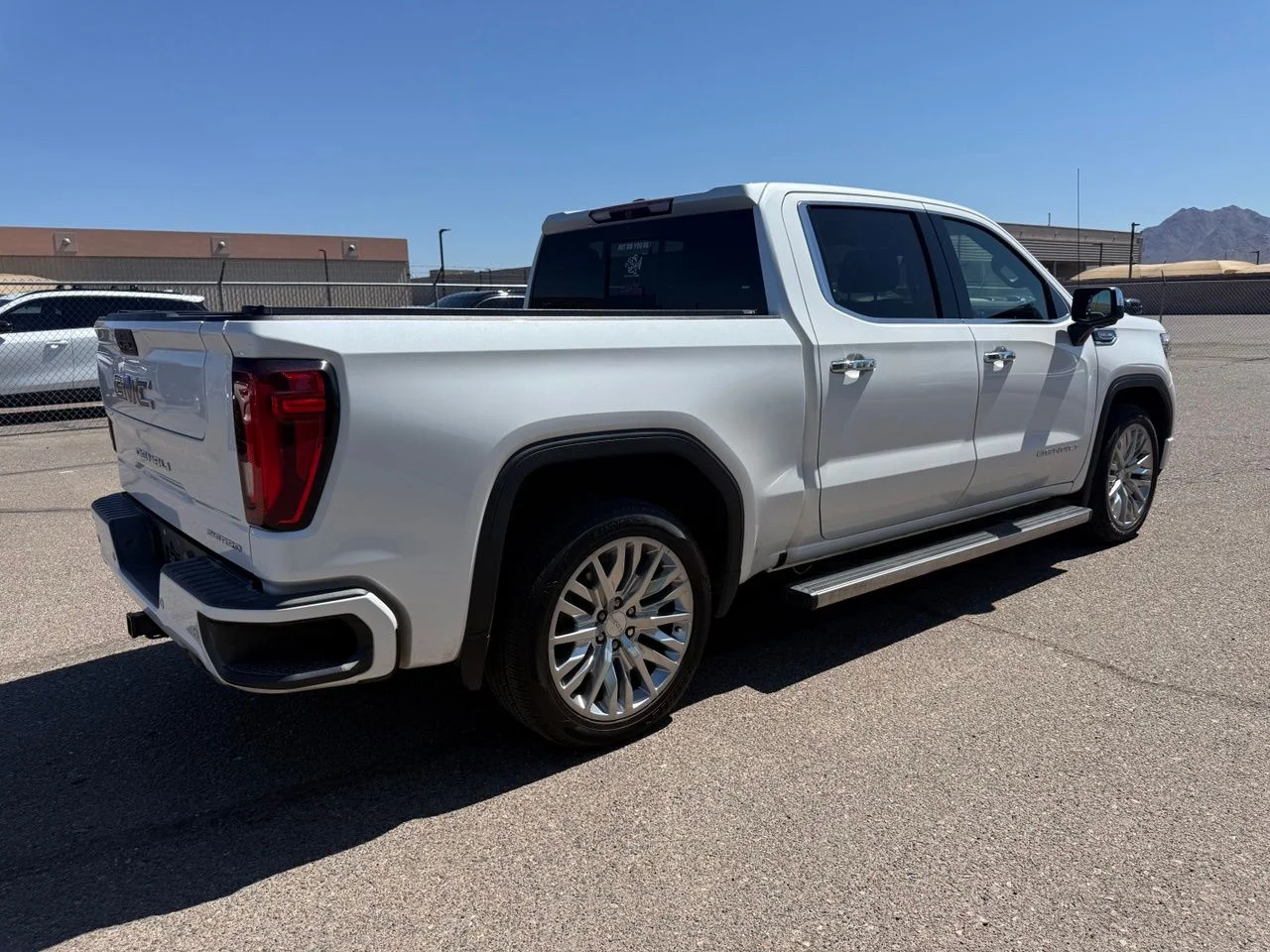 Used 2019 White Frost Tricoat GMC Denali image 5