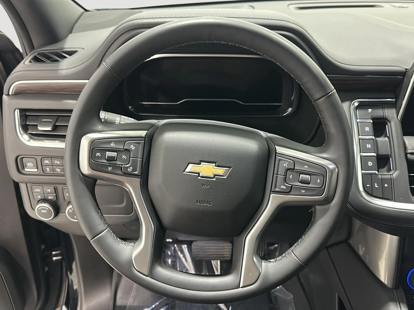 Used 2023 BLACK Chevrolet LT image 9