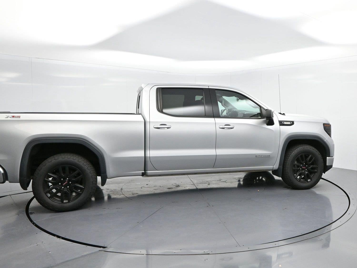 Used 2022 Quicksilver Metallic GMC Elevation image 8