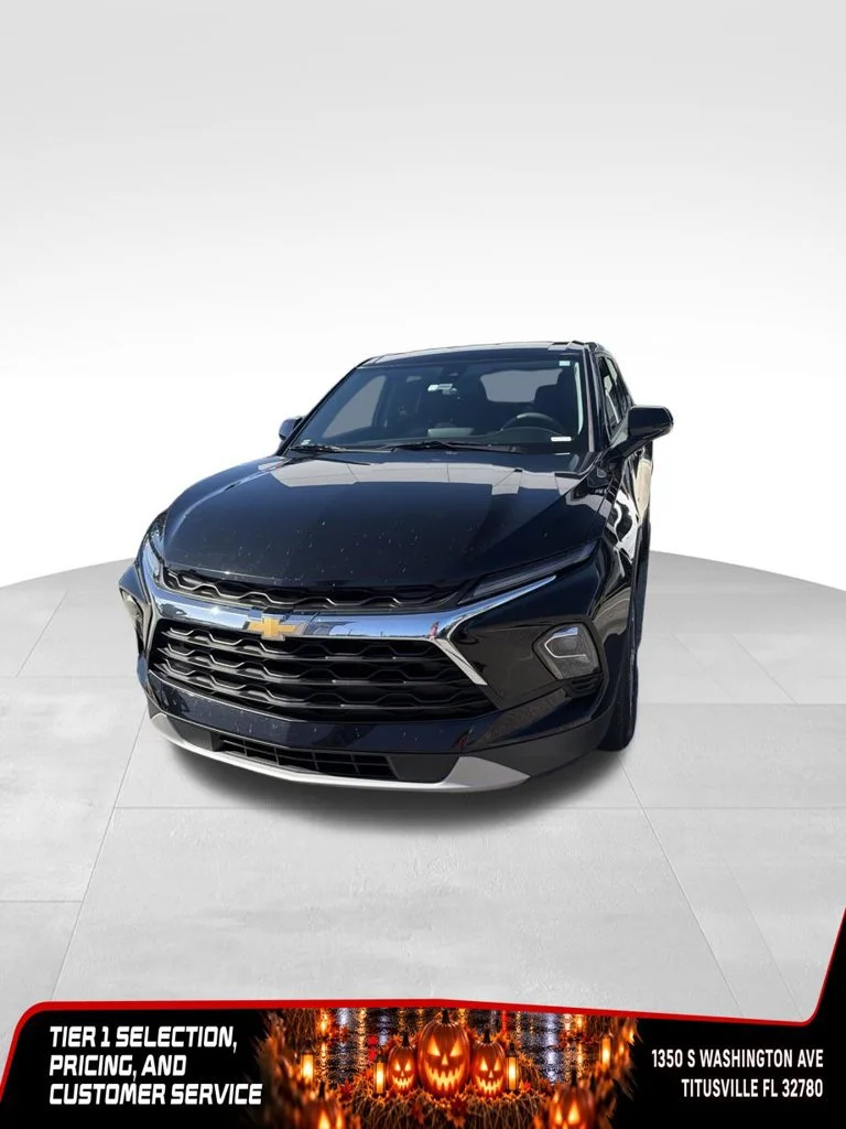 Used 2023 BLACK Chevrolet LT image 2