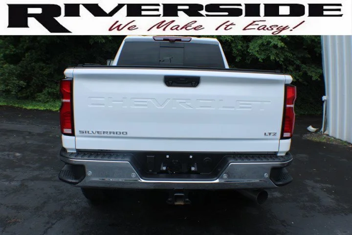 Used 2025 Summit White Chevrolet LTZ image 19