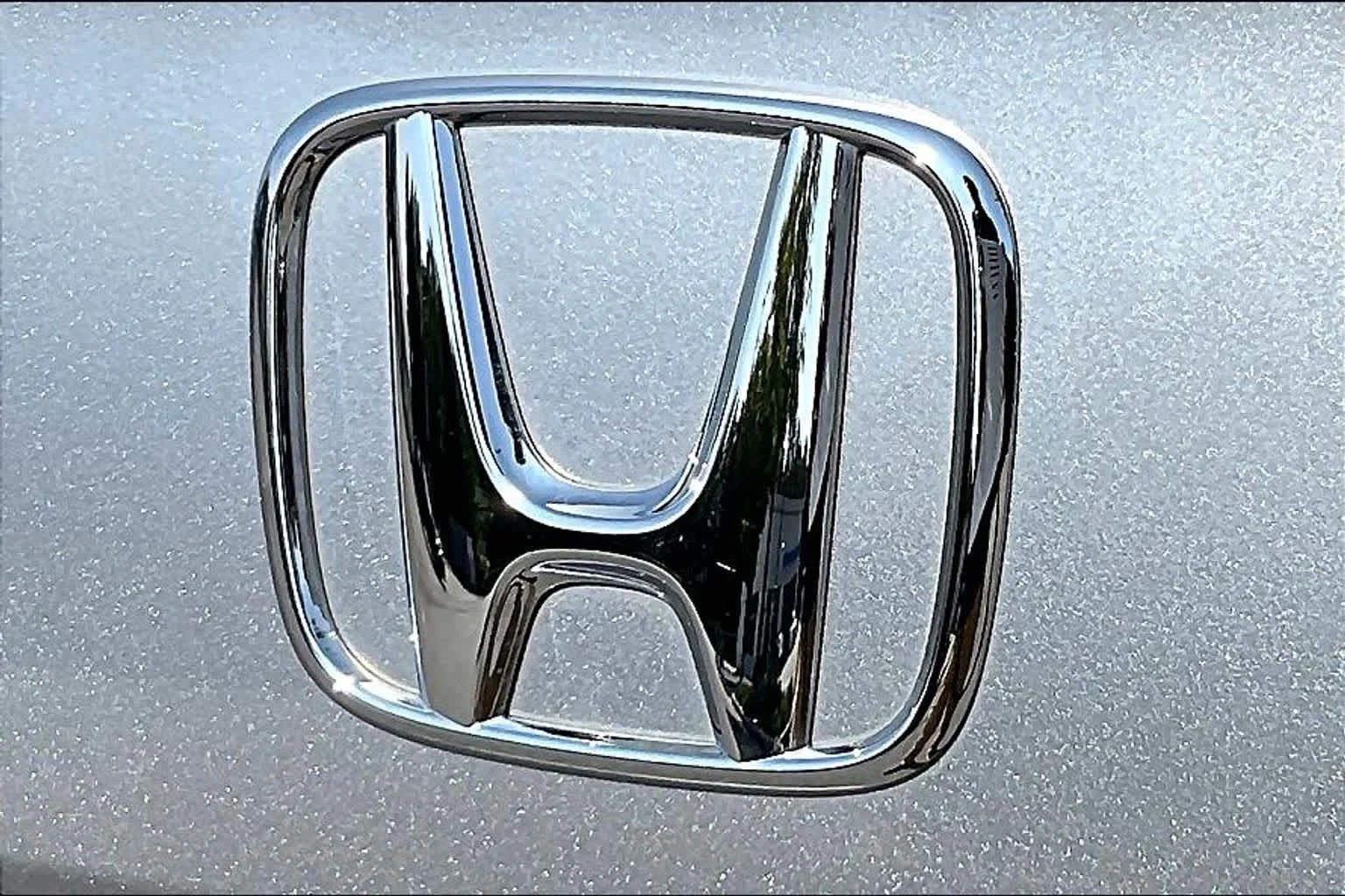 Used 2025 Solar Silver Metallic Honda LX image 10