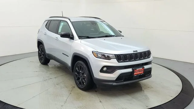 New 2026 Silver Zynith Metallic Clearcoat Jeep Latitude image 14