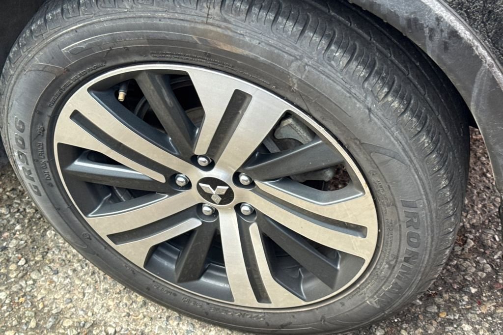 Used 2024 Silver Mitsubishi 2.0 ES image 4