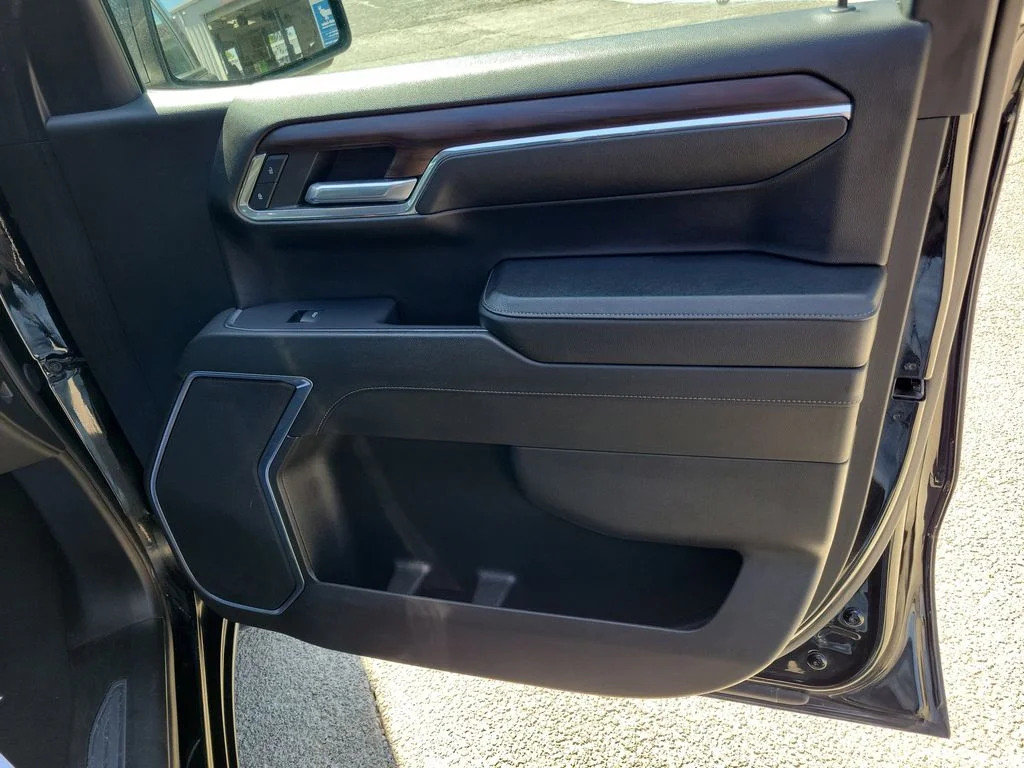 Used 2024 Black GMC SLT image 36