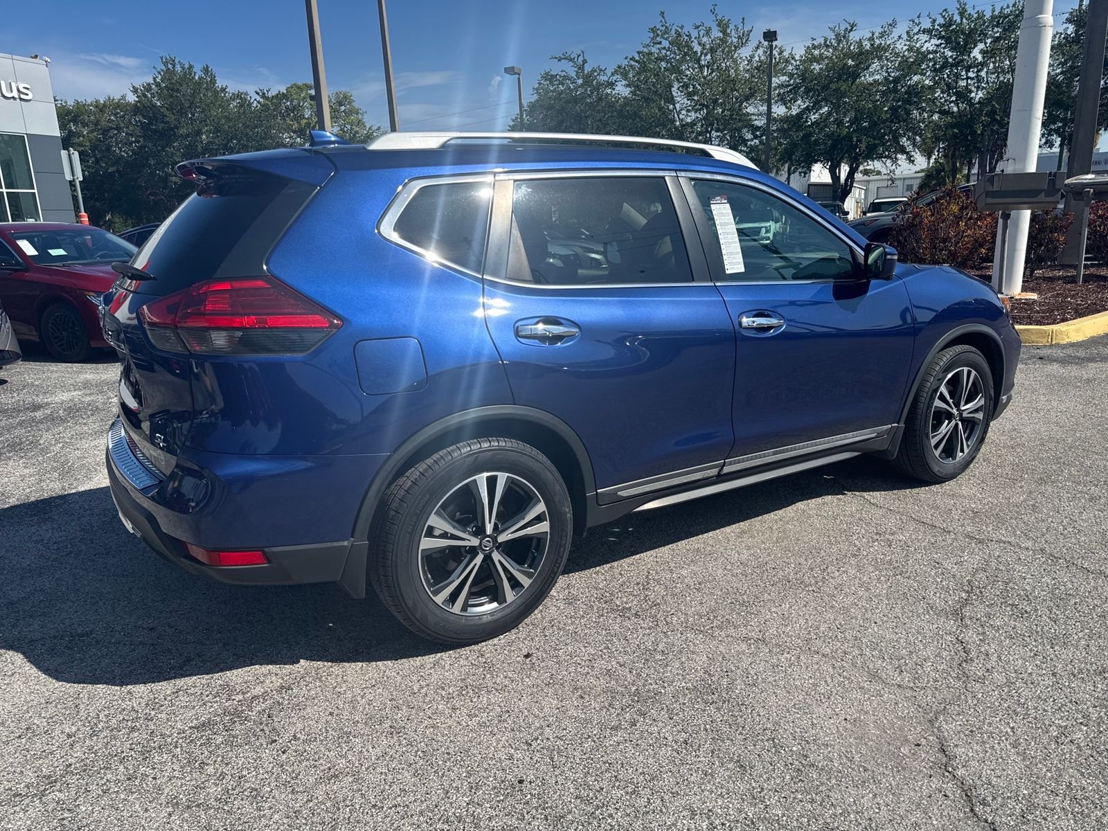 Used 2017 Blue Nissan SL image 11
