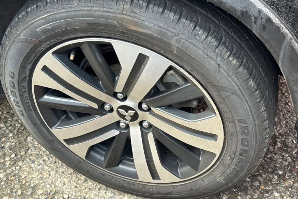 Used 2024 Silver Mitsubishi 2.0 ES image 4