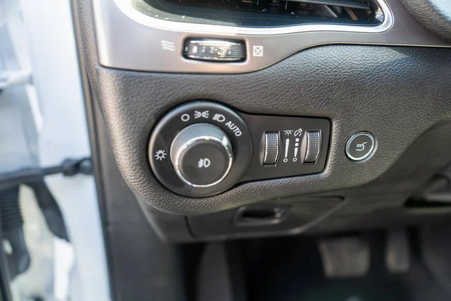 Used 2021 White Jeep Limited image 22