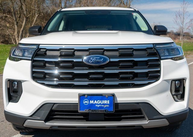 Used 2025 White Metallic Ford Active image 3