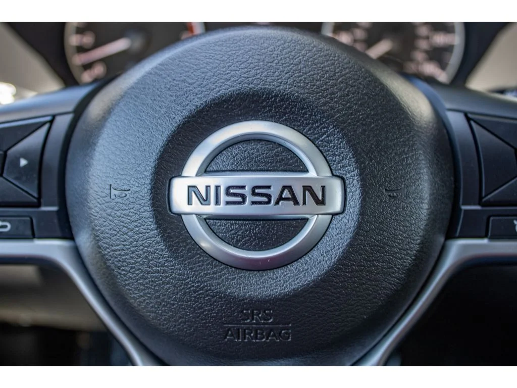 Used 2022 Pearl White Tricoat Nissan 2.5 SV image 38